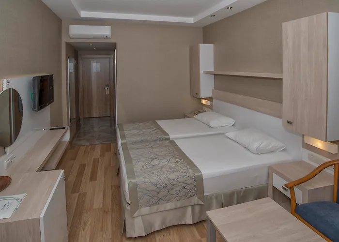 Riviera & 4* אלאניה