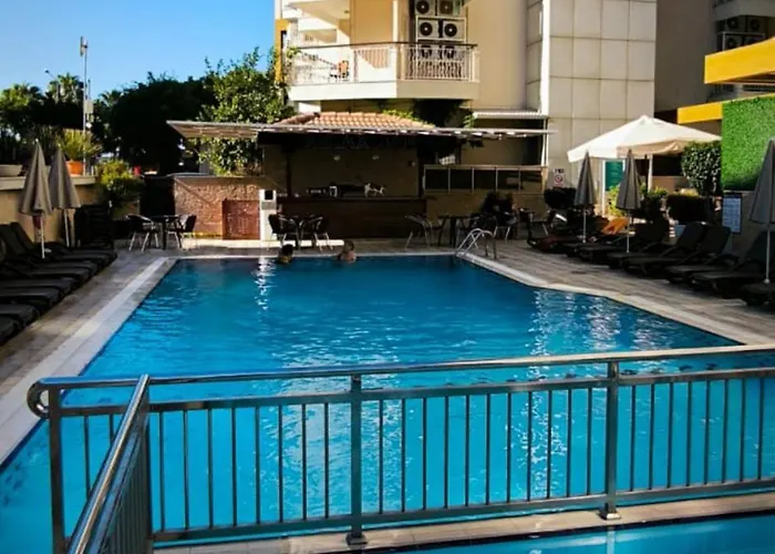 Riviera & מלון 4*