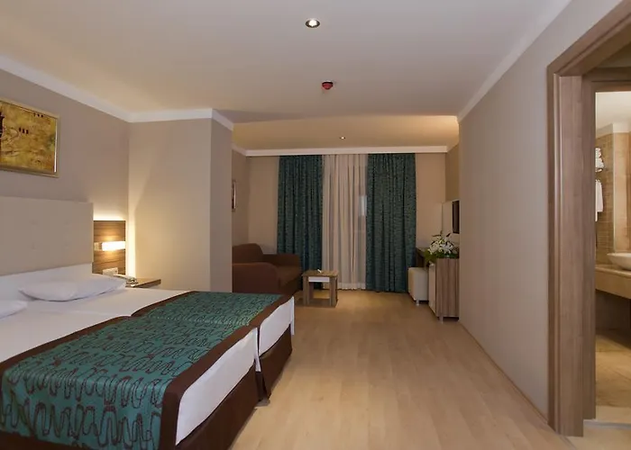 מלון Riviera & 4*