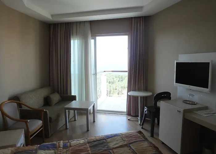 Riviera & 4* אלאניה