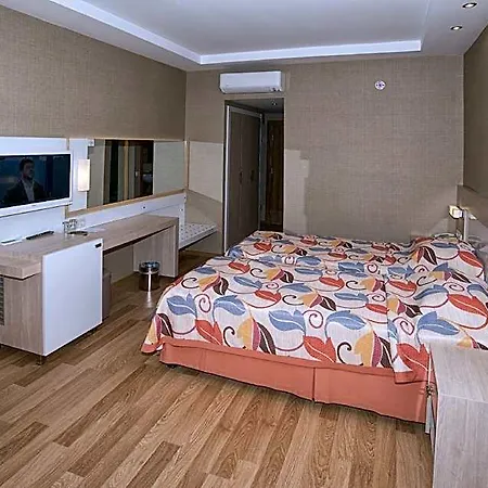 Riviera & Hotell 4*