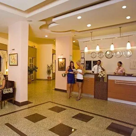 里维埃拉酒店加spa 阿拉尼亚