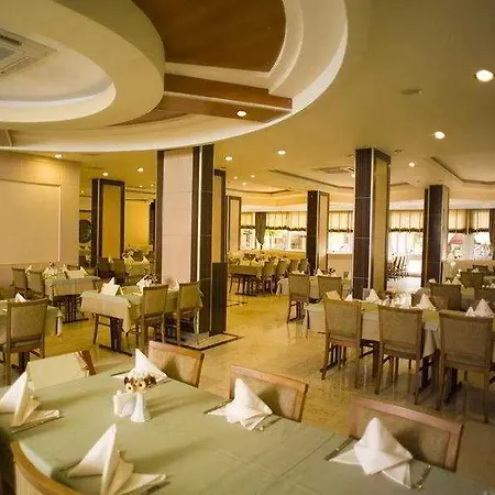 里维埃拉酒店加spa 4* 阿拉尼亚