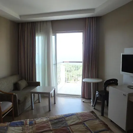 Riviera & 4* אלאניה