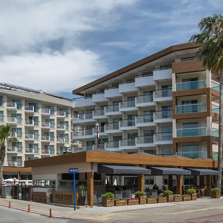 Riviera & Hotell 4*