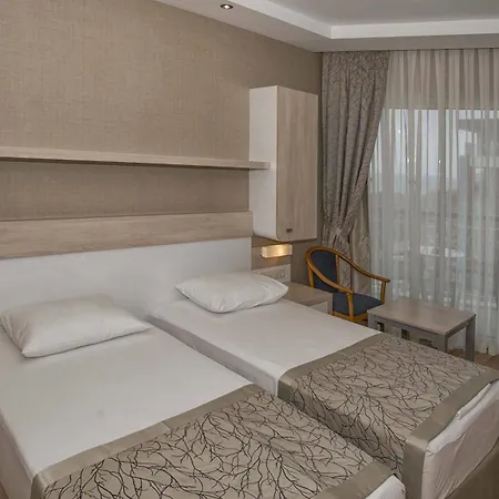 Ξενοδοχείο Riviera & 4*